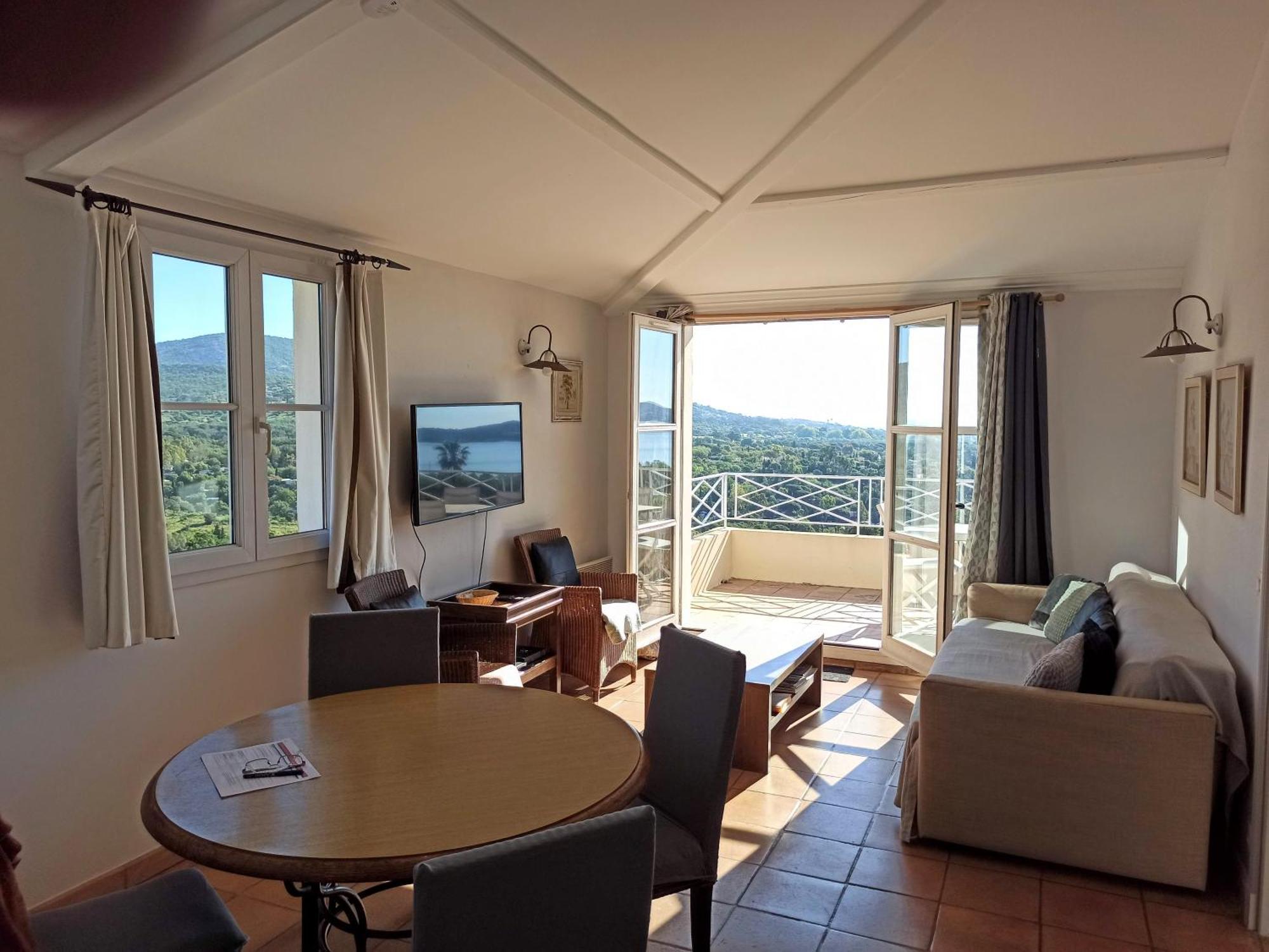 그리모 Les Restanques, Bastides Vue Golfe Saint Tropez 아파트 외부 사진